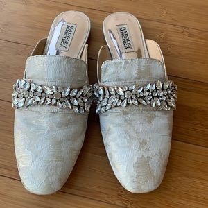Badgley Mischka “Kana” cream fabric mules with sparkling details sz 7.5